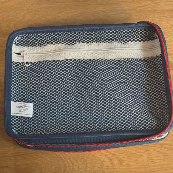 BAND-AID x THE MET Travel Case, Under the Wave Off Kanagawa - Picture 9 of 16